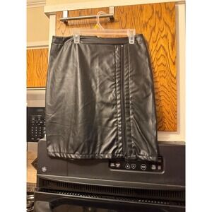 Black Faux Leather Mini Skirt with Front Zipper Detail‎ Women Size Large